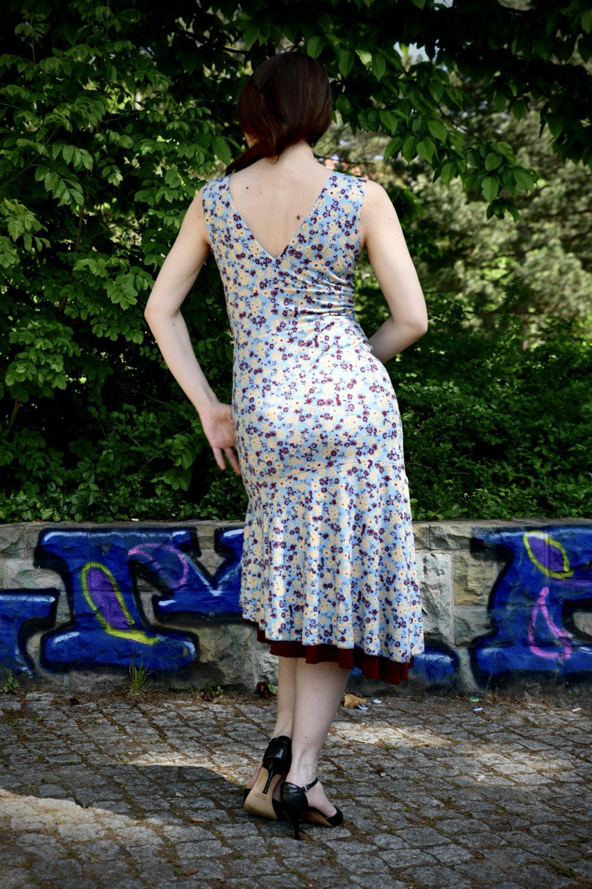 Tango-Wendekleid „Die Verspielte“ weinrot und hellblau
