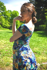Tango-Wendekleid „Die Verträumte“ königsblau mit tropischem Print