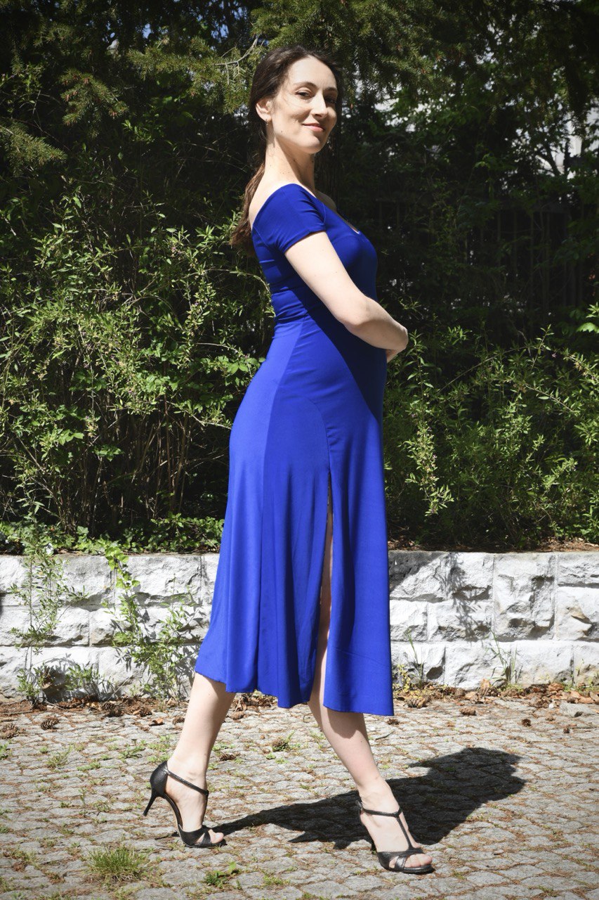 Tango-Wendekleid „Die Verträumte“ königsblau mit tropischem Print
