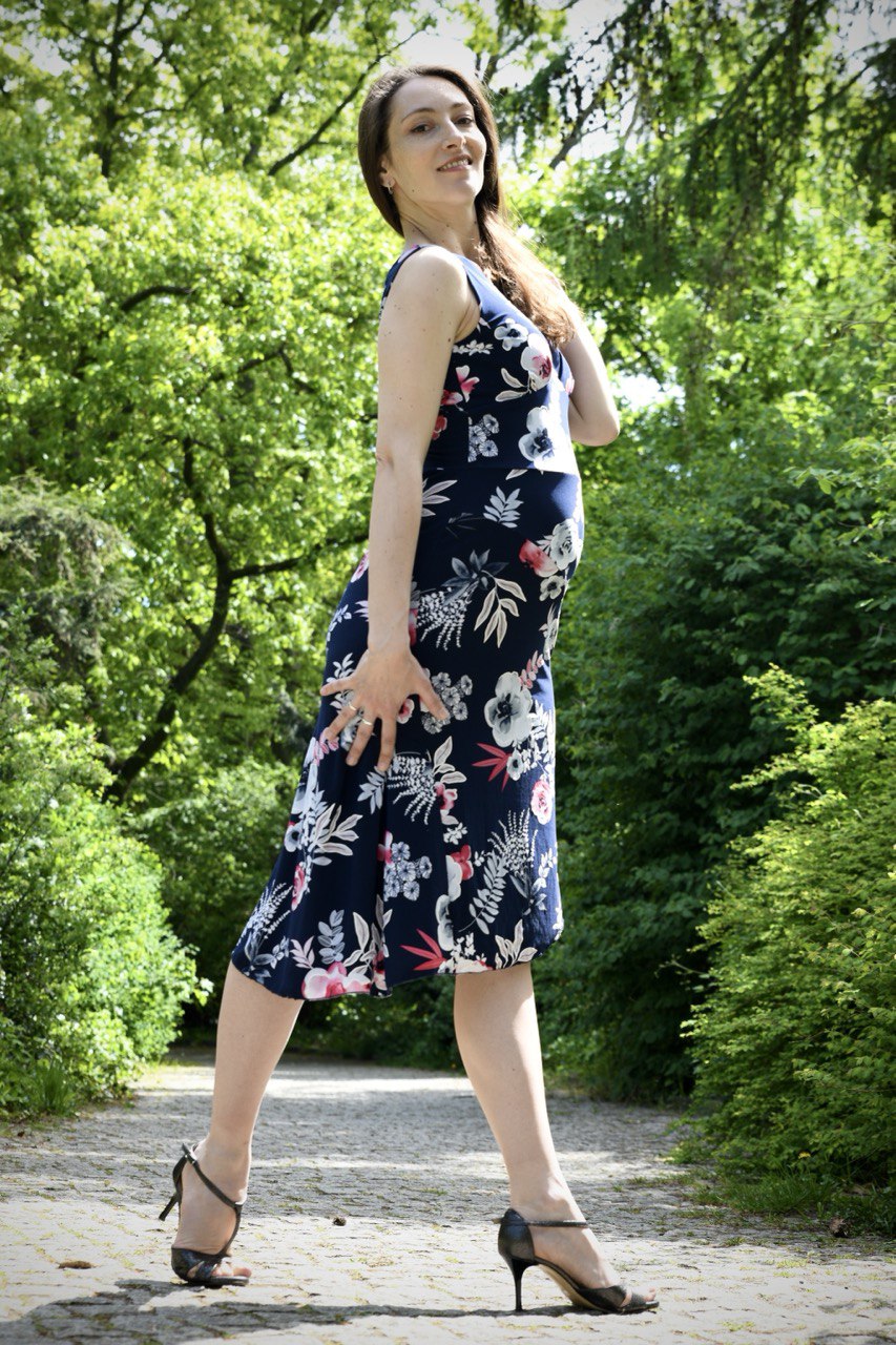 Tango Kleid „Die Verspielte“ (S) mit Blumendruck - dunkelblau
