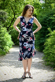 Tango Kleid „Die Verspielte“ (S) mit Blumendruck - dunkelblau