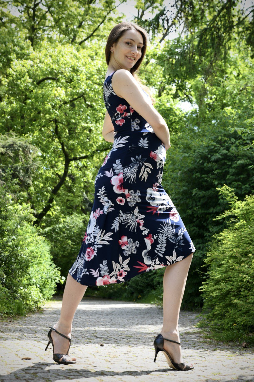 Tango Kleid „Die Verspielte“ (S) mit Blumendruck - dunkelblau