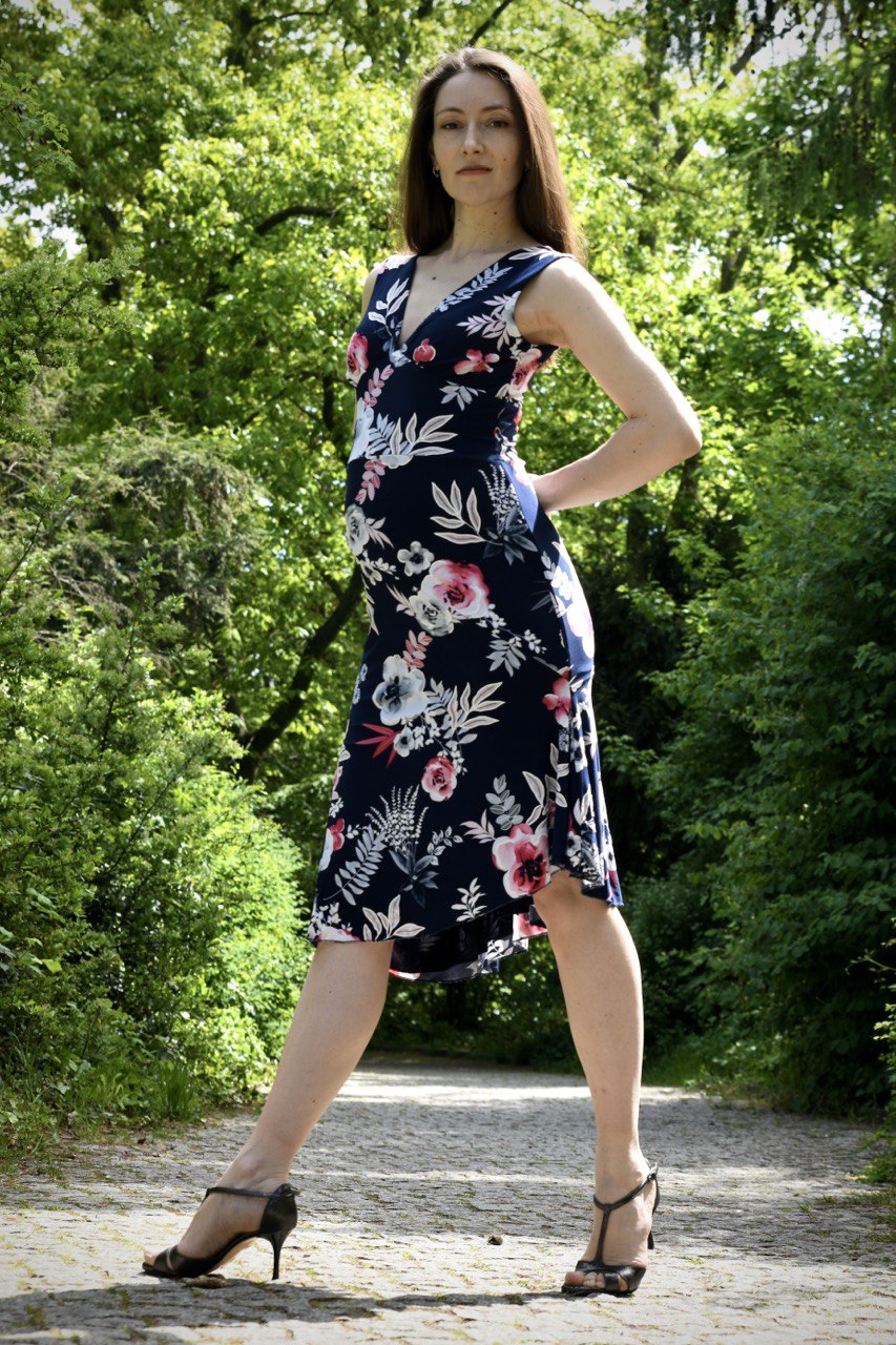 Tango Kleid „Die Verspielte“ (S) mit Blumendruck - dunkelblau
