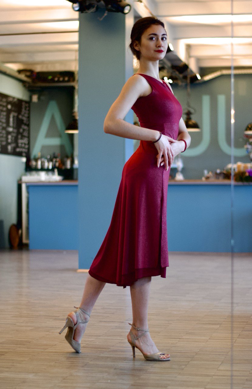 Tango-Wendekleid „Die Unschuldige“ weinrot & glitzernd bordeauxrot