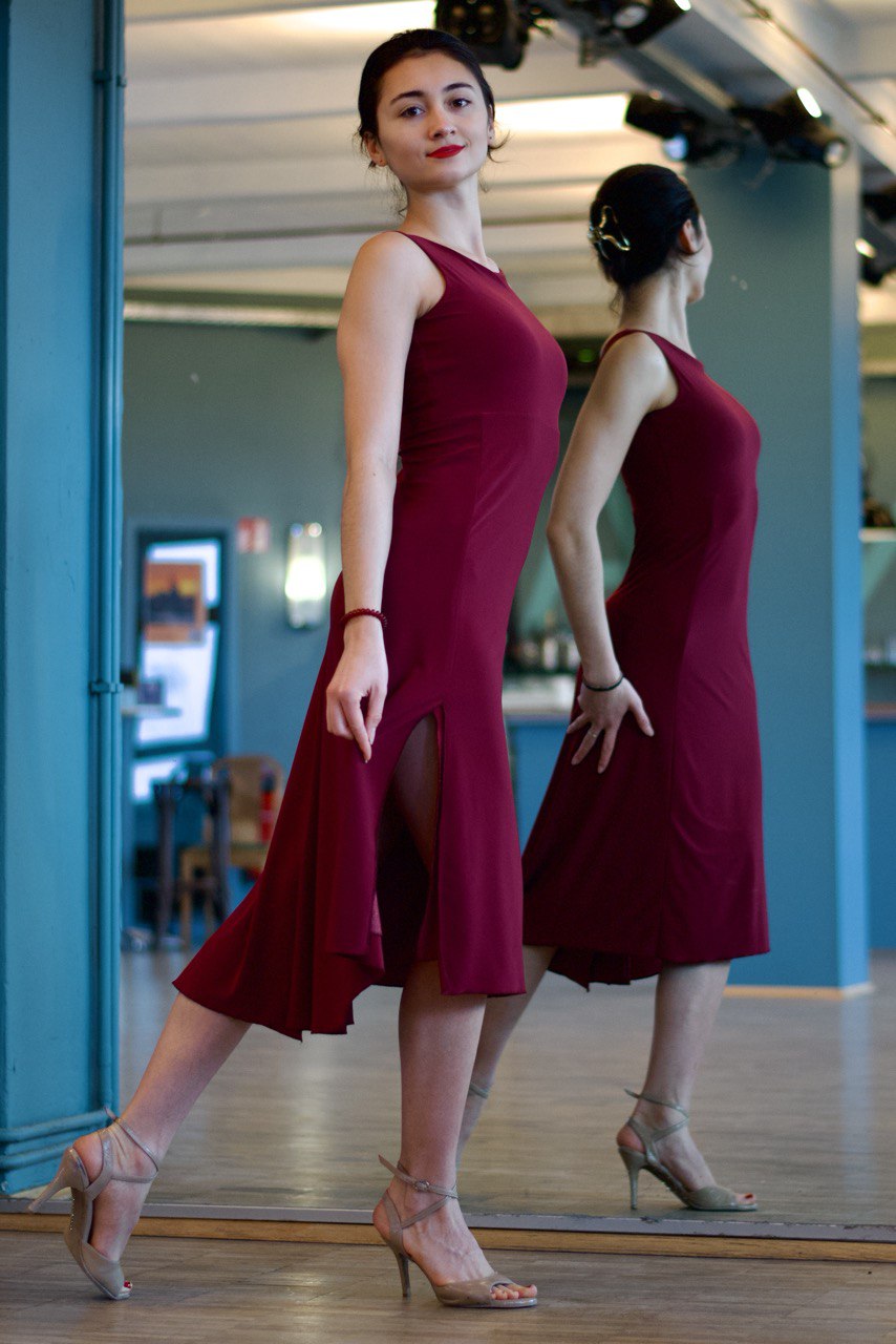 Tango-Wendekleid „Die Unschuldige“ weinrot & glitzernd bordeauxrot